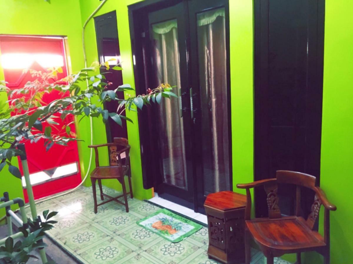 Aini Home Stay Ternate Esterno foto